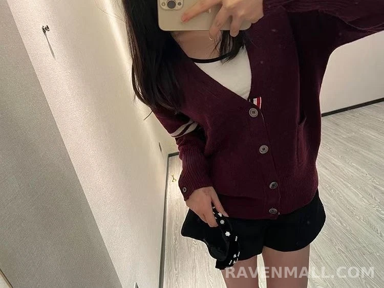 톰브라운 톰브라운 4바 스트라이프 브이넥 가디건 상세 이미지