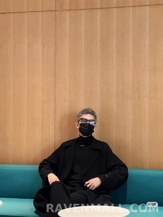 프라다 프라다 레터링 자수 터틀넥 니트 상세 이미지