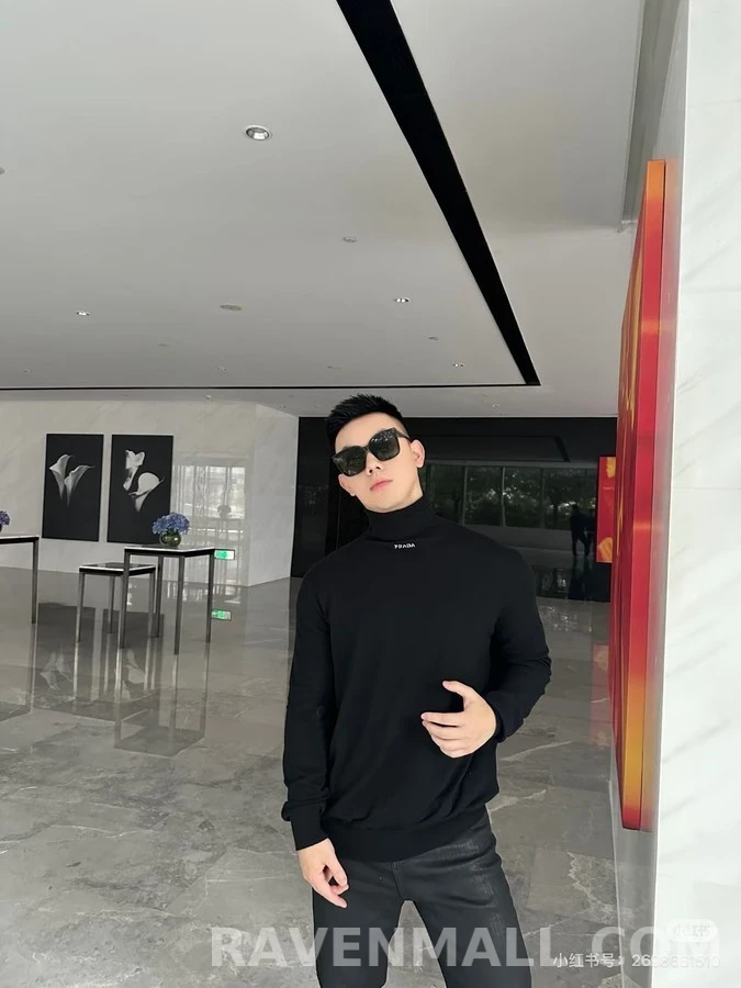 프라다 프라다 레터링 자수 터틀넥 니트 상세 이미지