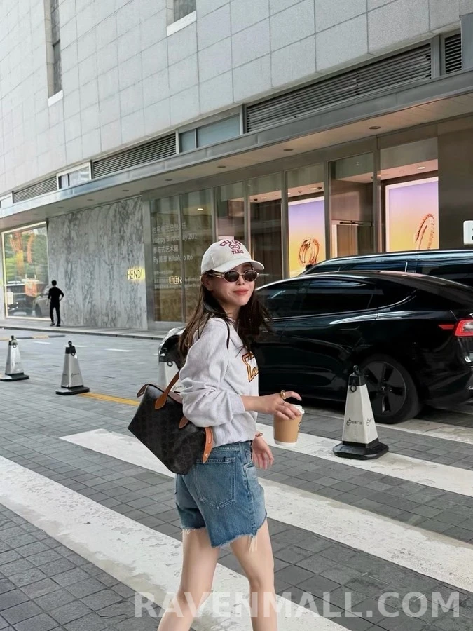 셀린느 셀린느 아치 레터링 맨투맨 상세 이미지