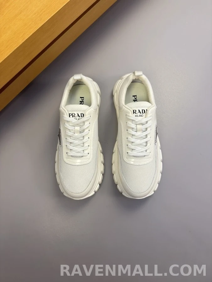 프라다 프라다 트라이앵글 로고 메쉬 스니커즈 상세 이미지