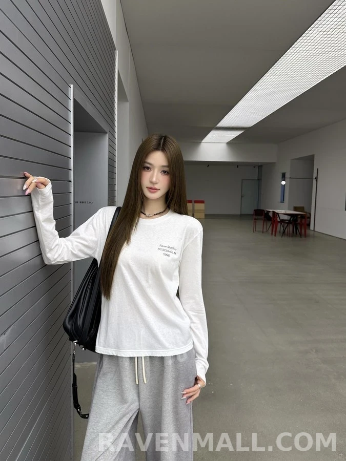 아크네 스튜디오 아크네 스튜디오 로고 프린트 긴팔 티셔츠 상세 이미지