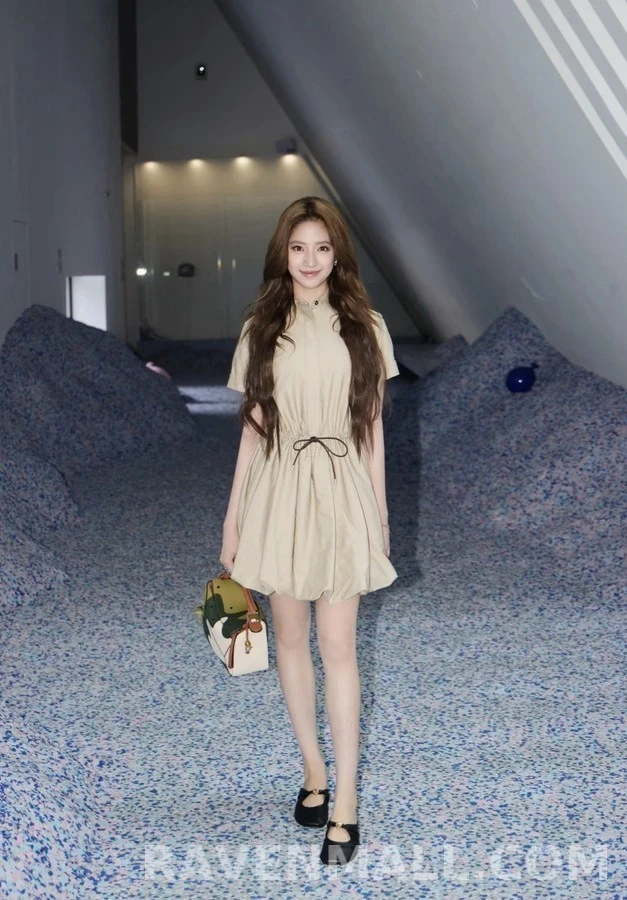 로에베 로에베 트위스트 골드볼 뮬 상세 이미지