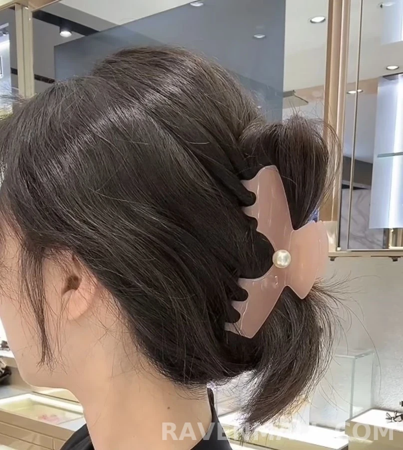 알렉산더 맥퀸 알렉산더 맥퀸 진주 헤어 클립 상세 이미지
