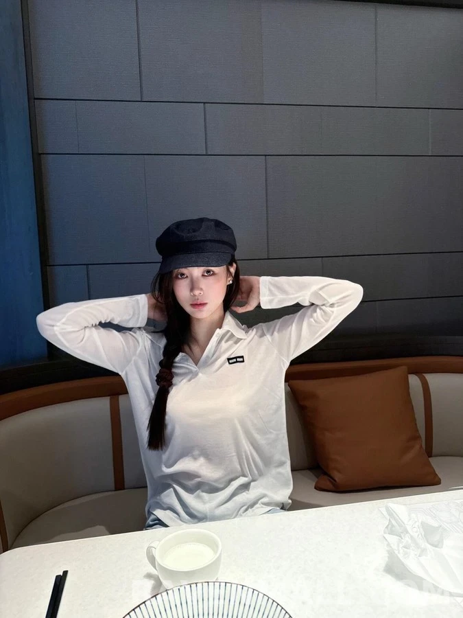 미우미우 미우미우 로고 크롭 폴로 긴팔 티셔츠 상세 이미지