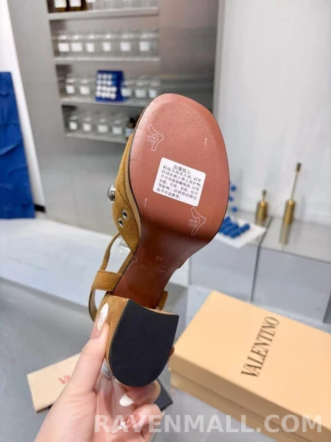 발렌티노 발렌티노 스터드 스웨이드 플랫폼 샌들 상세 이미지