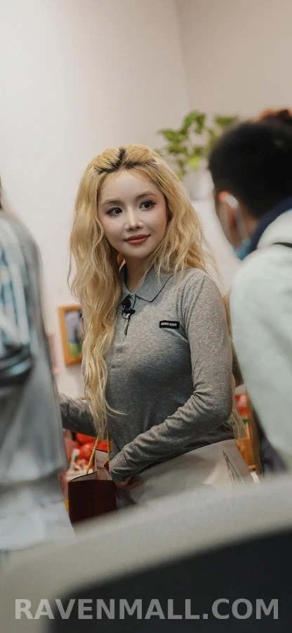 미우미우 미우미우 로고 크롭 폴로 긴팔 티셔츠 상세 이미지