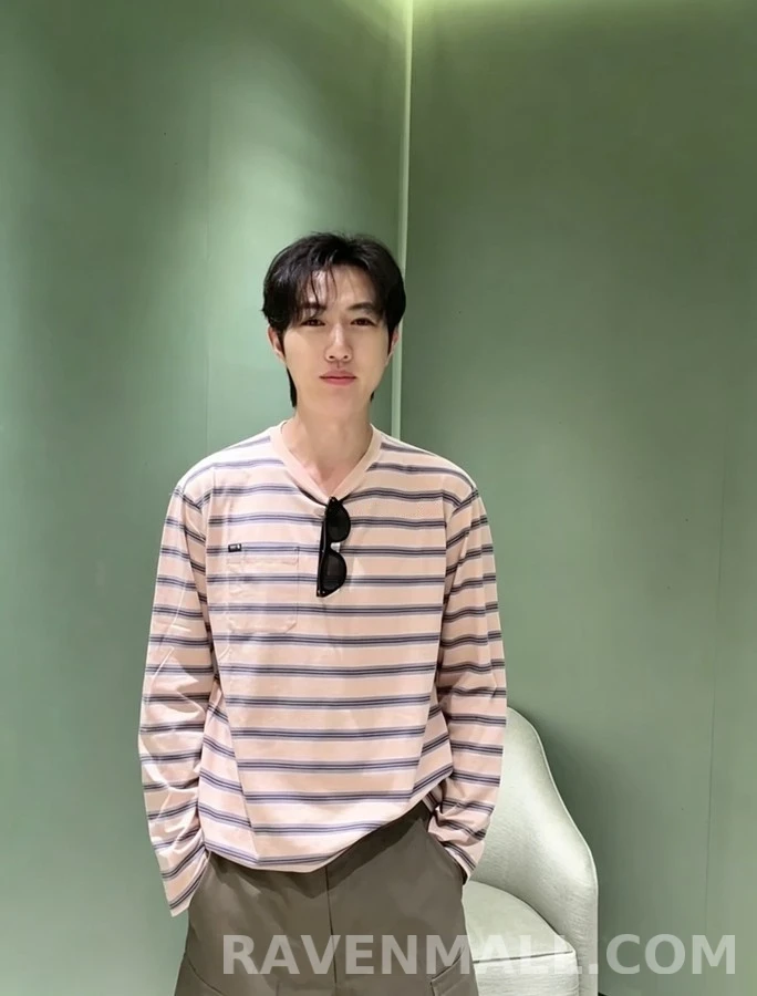 프라다 프라다 스트라이프 긴팔 티셔츠 상세 이미지