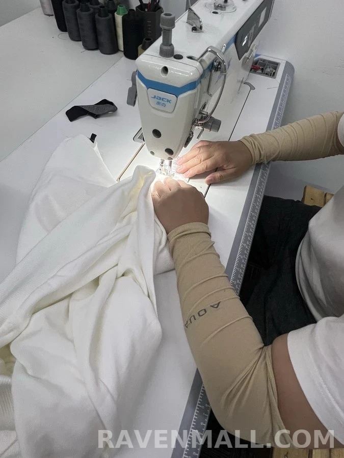몽클레어 몽클레어 중첩 로고 맨투맨 상세 이미지