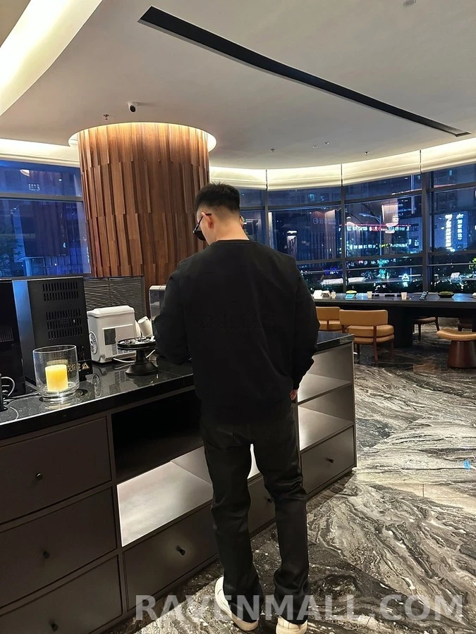 몽클레어 몽클레어 중첩 로고 맨투맨 상세 이미지