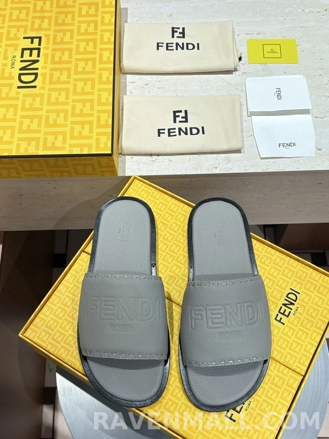펜디 펜디 엠보싱 로고 슬라이드 상세 이미지