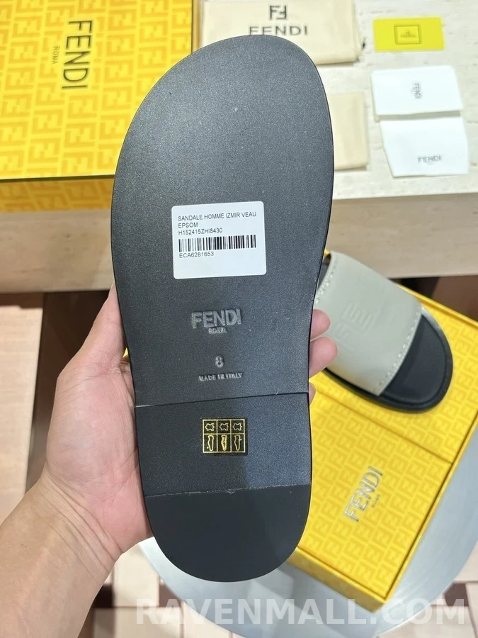 펜디 펜디 엠보싱 로고 슬라이드 상세 이미지