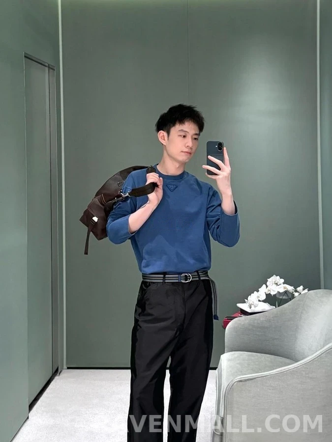 프라다 프라다 삼각 로고 긴팔 티셔츠 상세 이미지