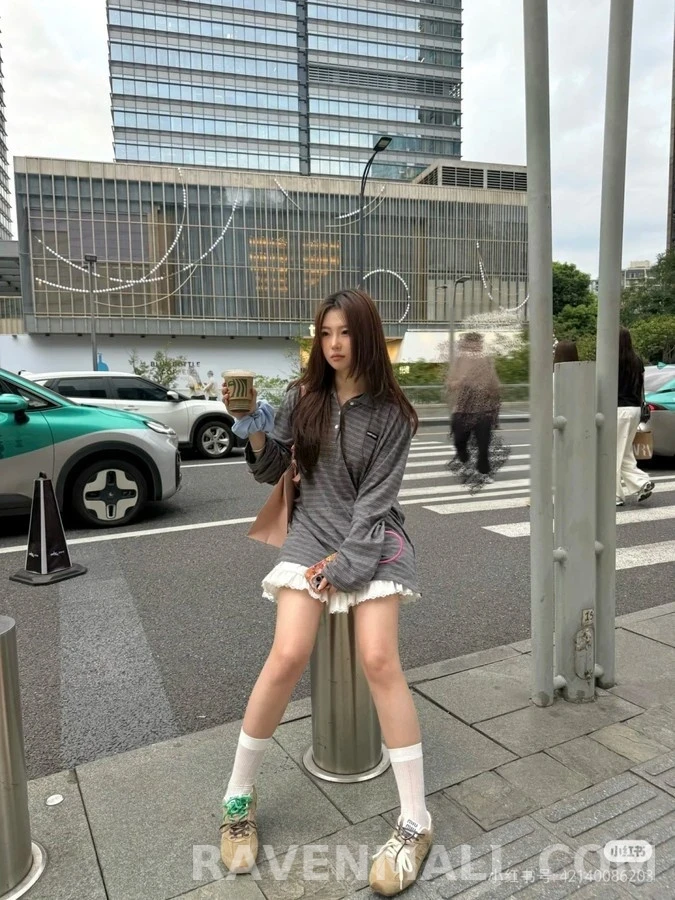 미우미우 미우미우 스트라이프 카라 긴팔 티셔츠 상세 이미지