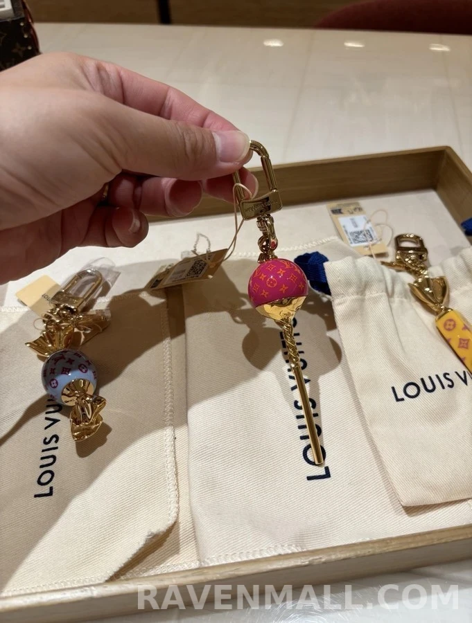 루이비통 루이비통 스위트 캔디 키링 상세 이미지