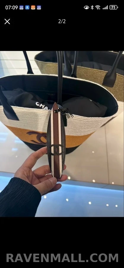 샤넬 샤넬 스트라이프 서프보드 키링 상세 이미지