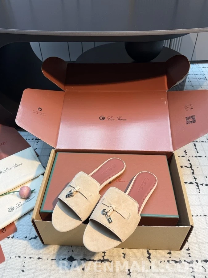 로로피아나 로로피아나 스웨이드 디테일 슬라이드 샌들 상세 이미지