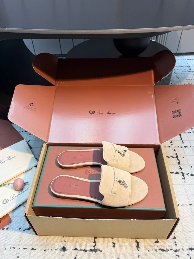 로로피아나 로로피아나 스웨이드 디테일 슬라이드 샌들 상세 이미지