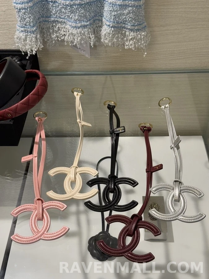 샤넬 샤넬 더블 C 로고 가죽 키링 상세 이미지
