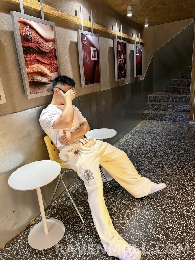 발렌시아가 발렌시아가 타투 그래픽 와이드 트레이닝 팬츠 상세 이미지