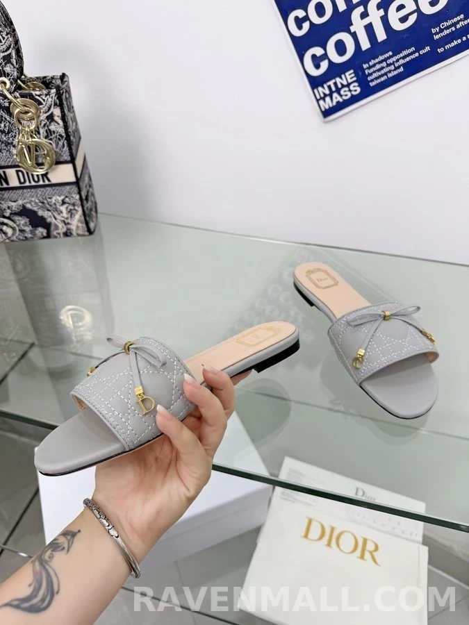 디올 디올 Cannage 퀼팅 D 로고 슬라이드 상세 이미지