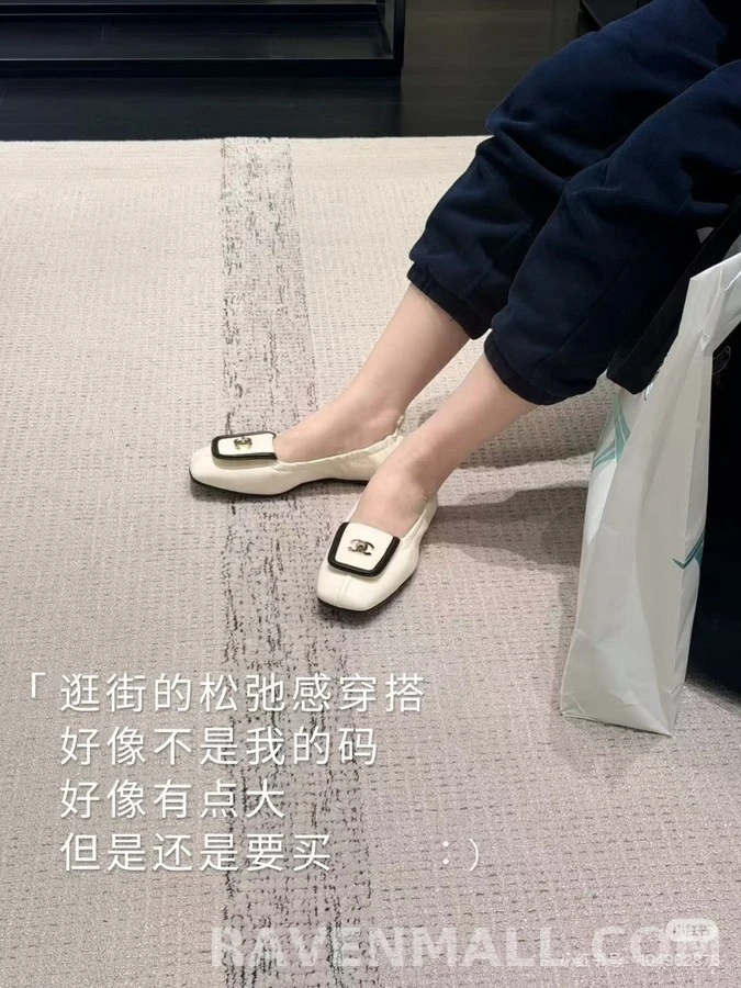 샤넬 샤넬 로고 스퀘어토 플랫 상세 이미지
