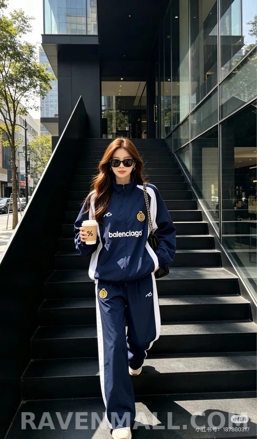 발렌시아가 발렌시아가 크라운 자수 트레이닝 팬츠 상세 이미지