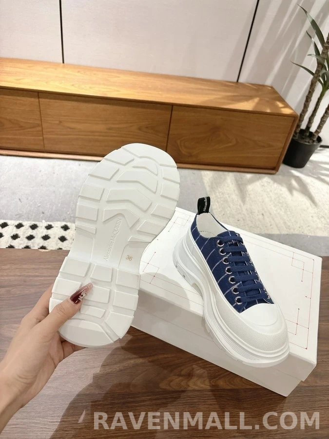 알렉산더 맥퀸 알렉산더 맥퀸 핀스트라이프 캔버스 플랫폼 스니커즈 상세 이미지