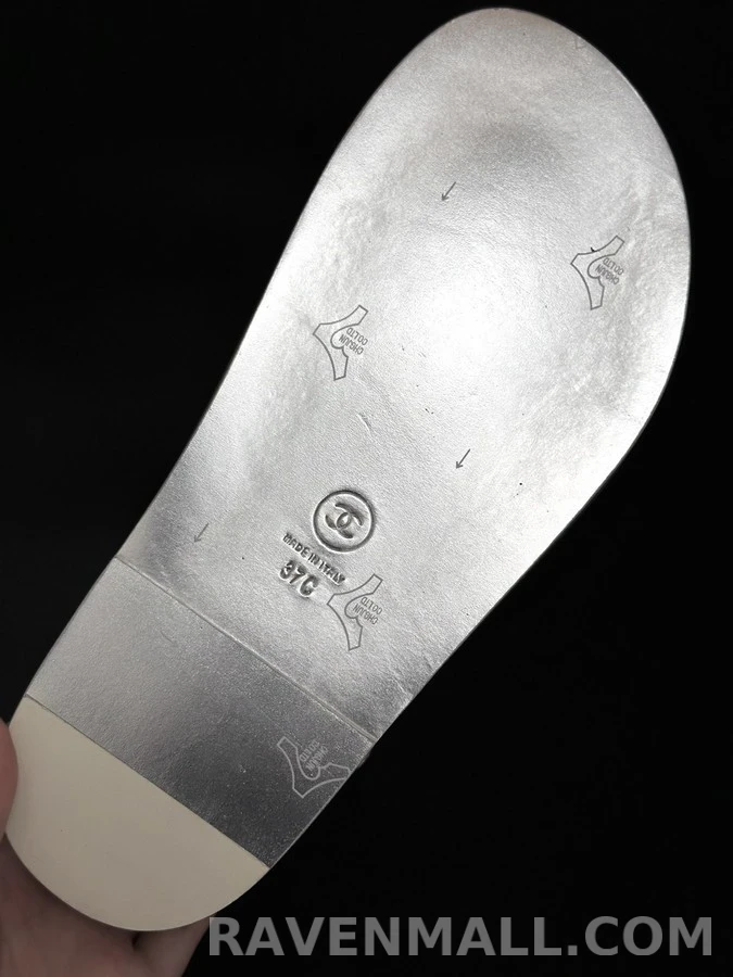 샤넬 샤넬 메탈릭 퀼팅 벨크로 샌들 상세 이미지