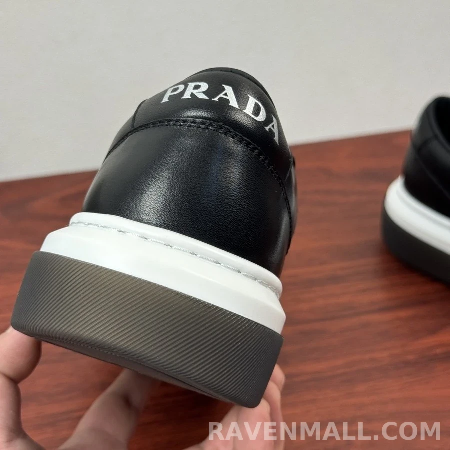 프라다 프라다 트라이앵글 로고 두꺼운 밑창 스니커즈 상세 이미지