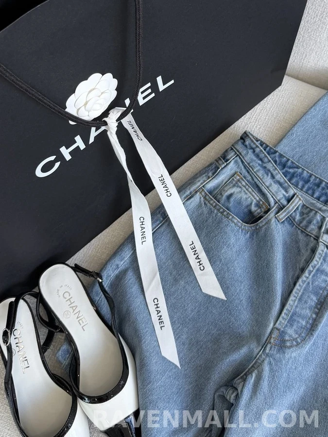 샤넬 샤넬 더블 C 로고 스트레이트핏 데님 팬츠 상세 이미지