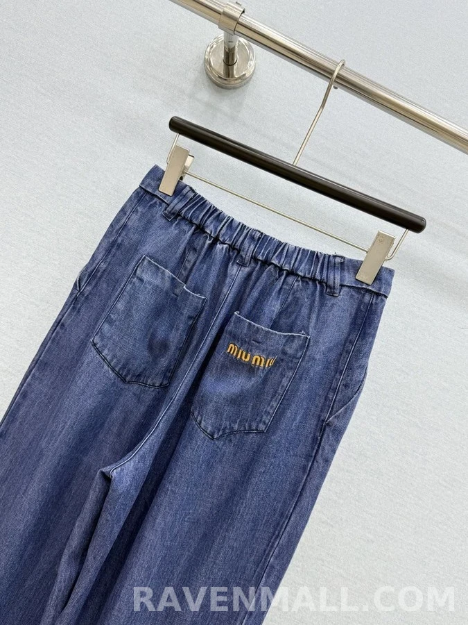 미우미우 미우미우 플리츠 자수 로고 와이드 데님 팬츠 상세 이미지