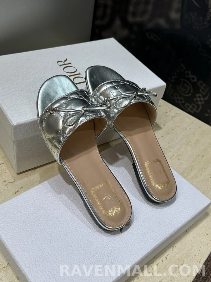 디올 디올 까나쥬 퀼팅 플랫 샌들 상세 이미지