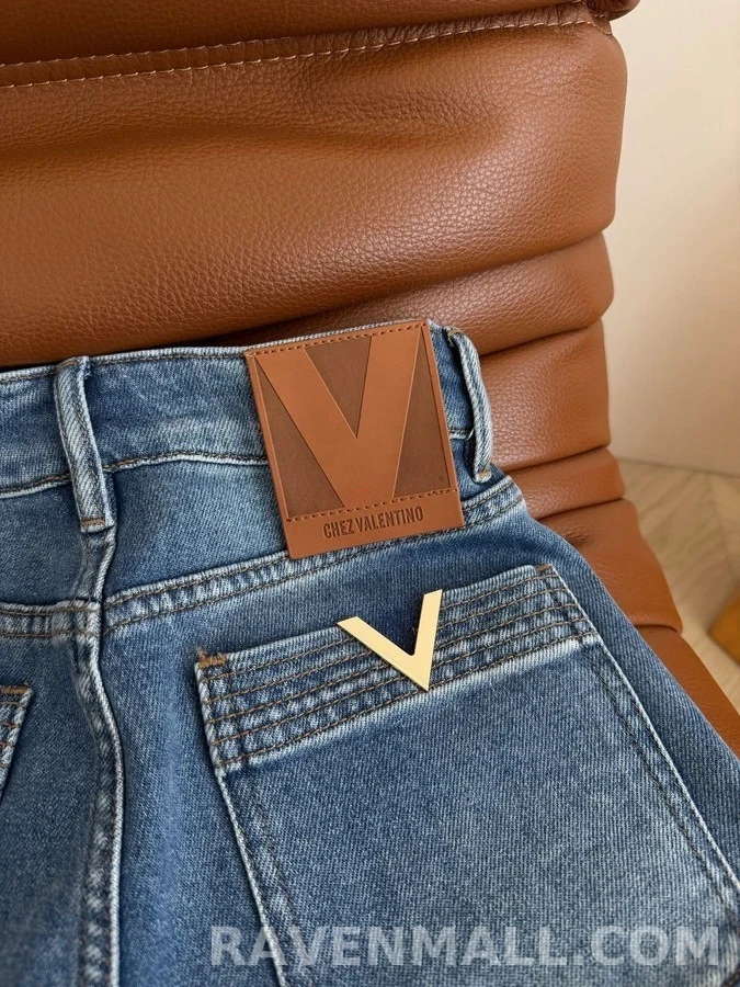 발렌티노 발렌티노 V 로고 와이드 커프 데님 팬츠 상세 이미지