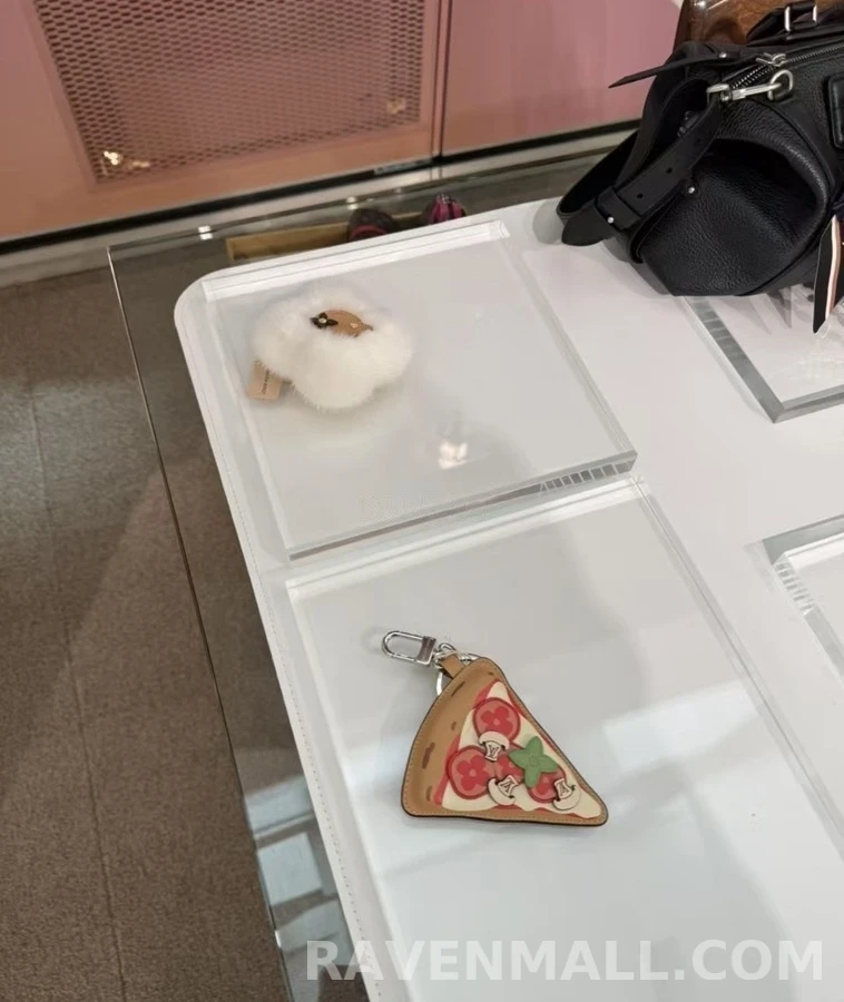 루이비통 루이비통 피자 키링 상세 이미지