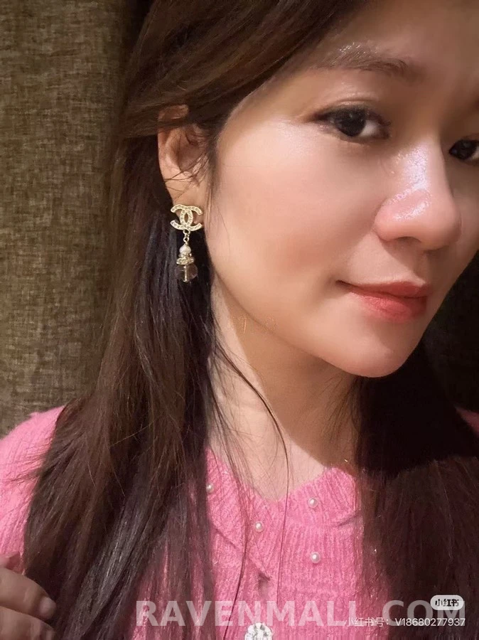 샤넬 샤넬 로고 진주 드롭 귀걸이 상세 이미지