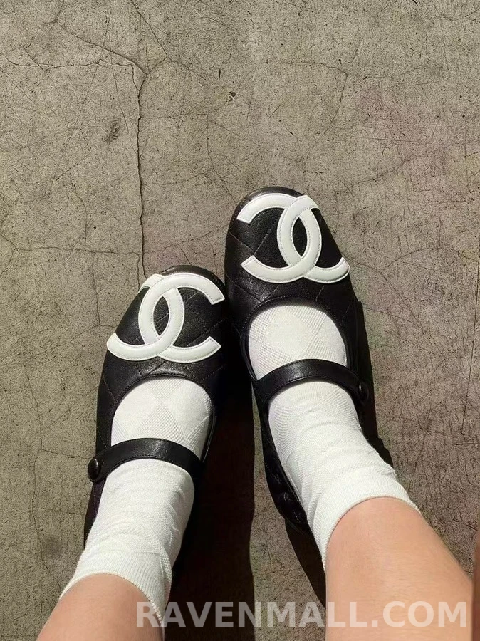 샤넬 샤넬 빅 로고 퀼팅 메리 제인 플랫 상세 이미지