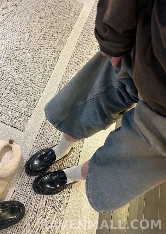 샤넬 샤넬 로고 에나멜 로퍼 상세 이미지