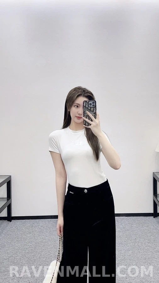 샤넬 샤넬 2025 벨벳 와이드 스트레이트 팬츠 상세 이미지