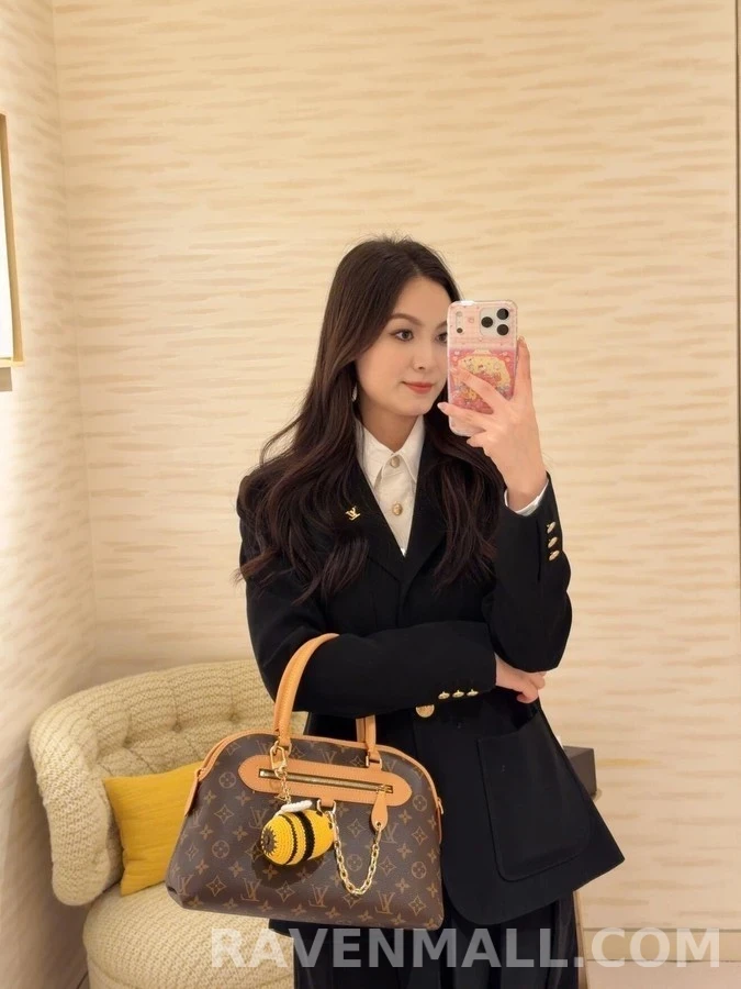 루이비통 루이비통 비 크로셰 키링 상세 이미지
