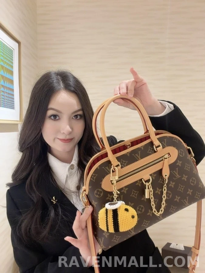 루이비통 루이비통 비 크로셰 키링 상세 이미지
