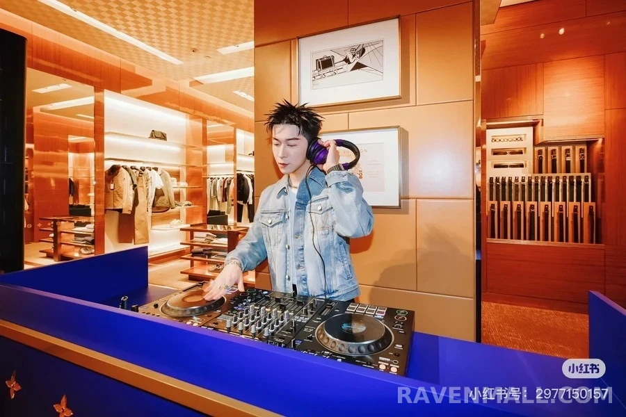 루이비통 루이비통 로고 자수 데님 자켓 상세 이미지