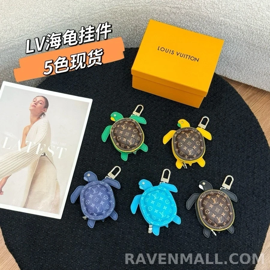 루이비통 루이비통 모노그램 터틀 파우치 키링 상세 이미지