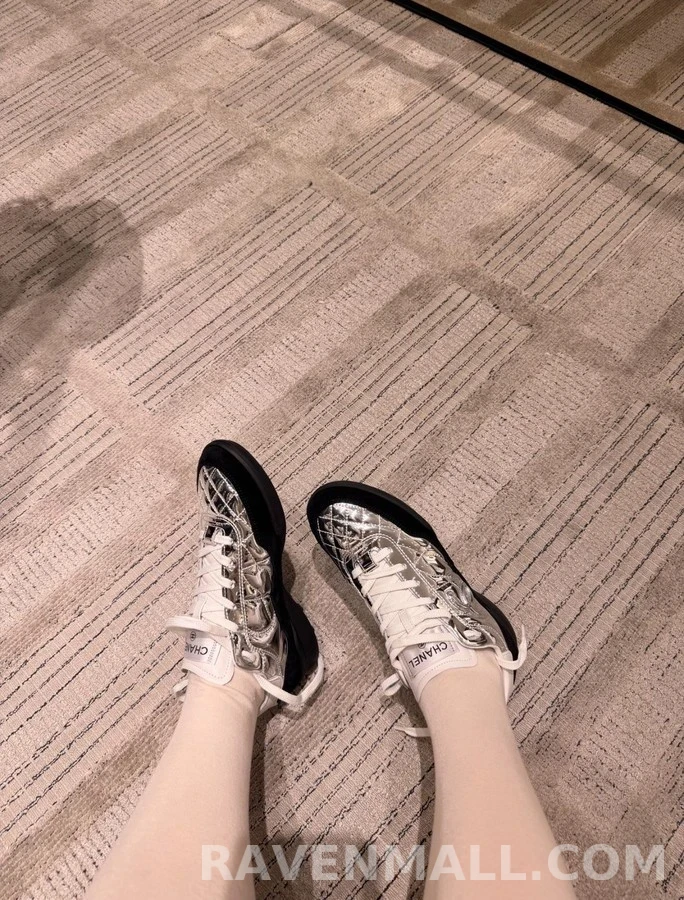 샤넬 샤넬 메탈릭 퀼팅 스니커즈 상세 이미지