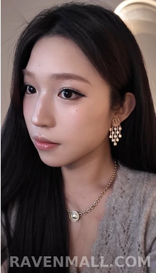 디올 디올 로고 크리스탈 드롭 귀걸이 상세 이미지