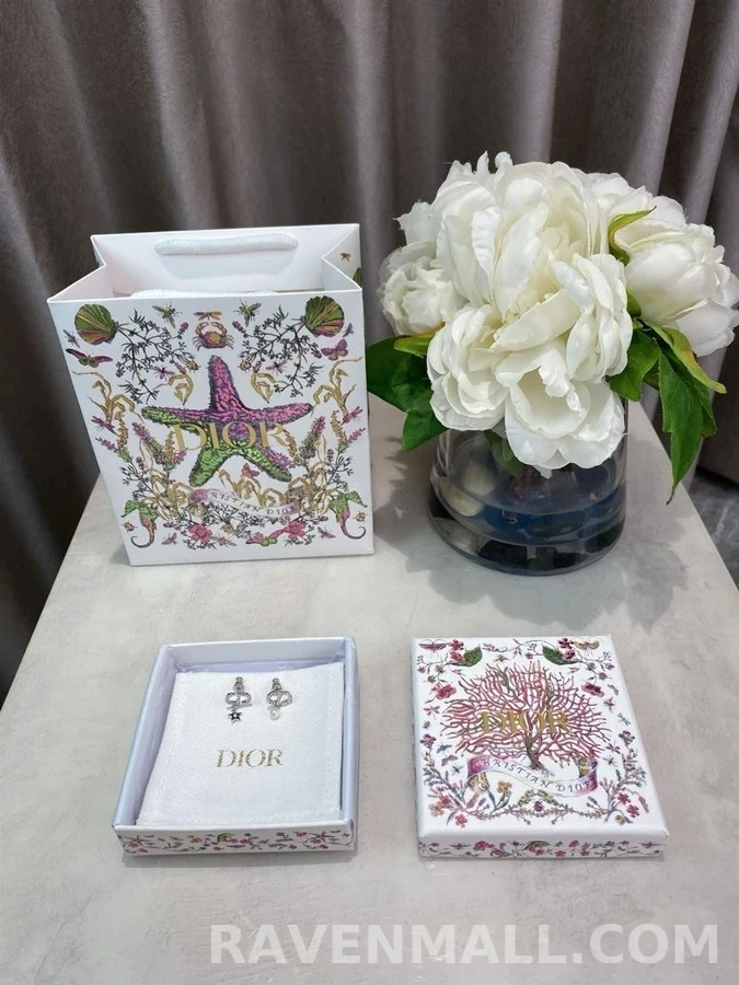 디올 디올 쁘띠 CD 럭키 참 귀걸이 상세 이미지
