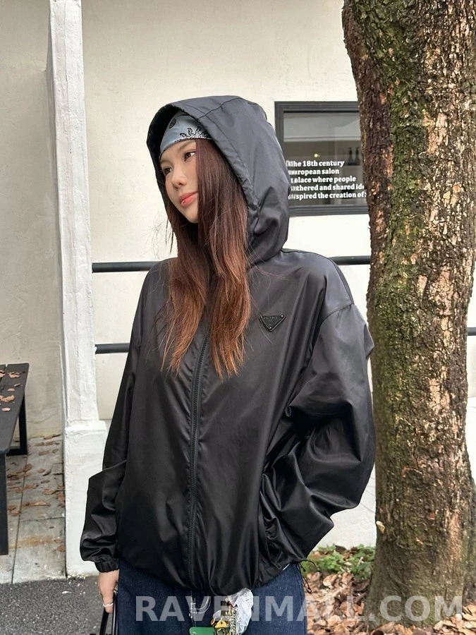 프라다 프라다 삼각 로고 후드 집업 상세 이미지