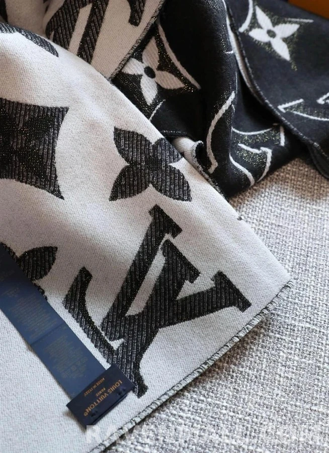 루이비통 루이비통 LV 에센셜 샤인 스카프 상세 이미지
