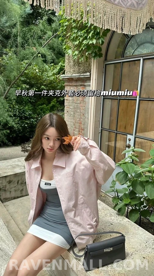 미우미우 미우미우 엠보 로고 팝플린 자켓 상세 이미지