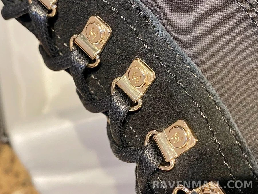 샤넬 샤넬 레이스업 스웨이드 페이턴트 부츠 상세 이미지